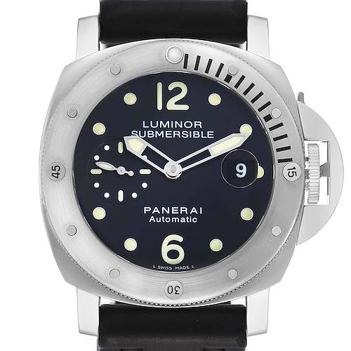 The image shows a front view of the Panerai Luminor Submersible watch face, bezel, and strap.